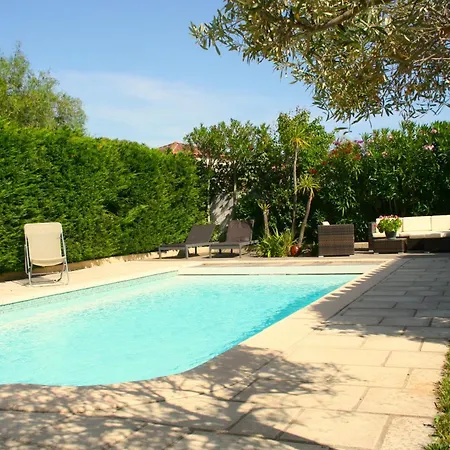 Avec Piscine *